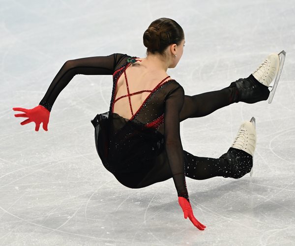 Shcherbakova Wins Figure Skating Gold as Valieva Fails