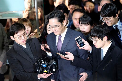 Seoul Court Begins Reviewing Arrest of Samsung Heir