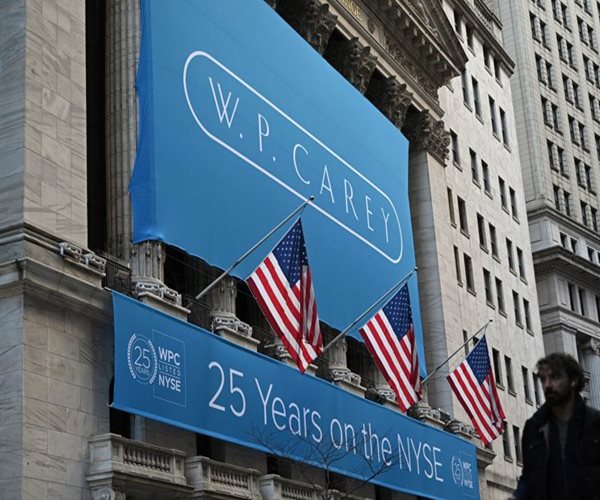 Futures Slip as Investors Focus on Tariff Risks 