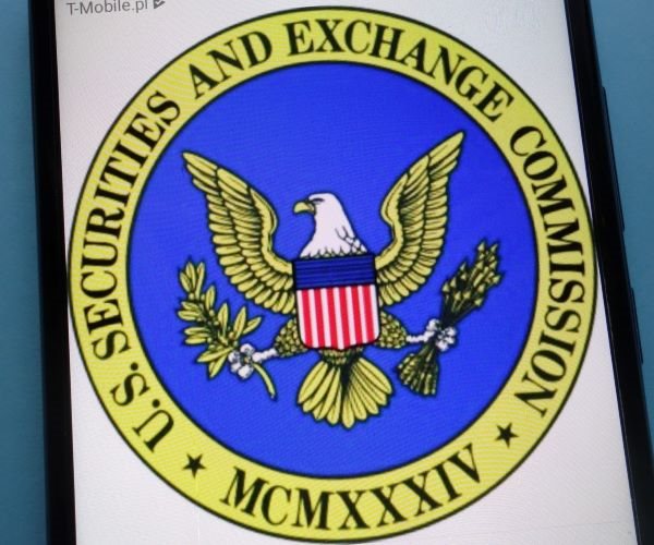 US Charges Two Siblings in $124M Crypto Fraud