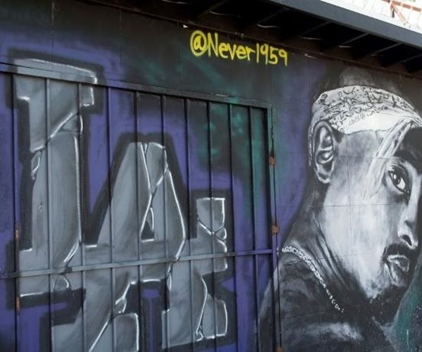 Las Vegas Police Obtain Search Warrant in Tupac Murder Case