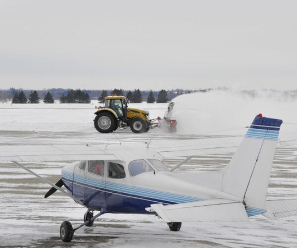 New York, Boston Bear Brunt of Canceled Flights Ahead of Storm