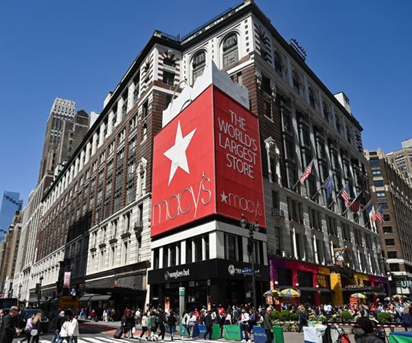 US Retail Sales Increase More Than Expected in July 