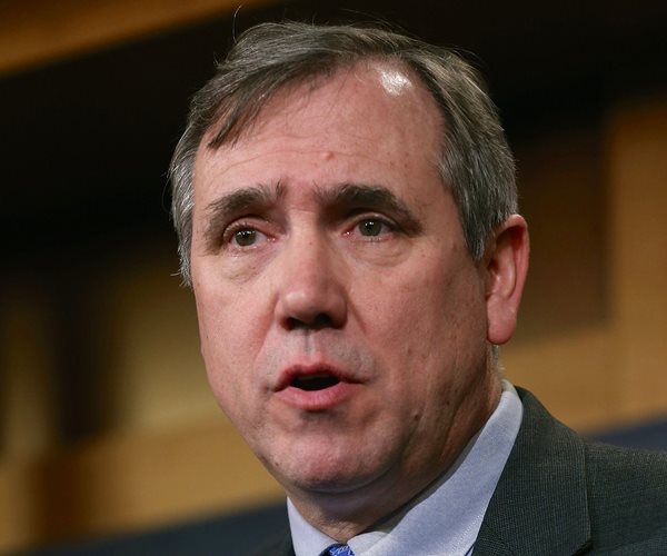 Merkley Is First Senator to Back Sanders for Democratic Nomination