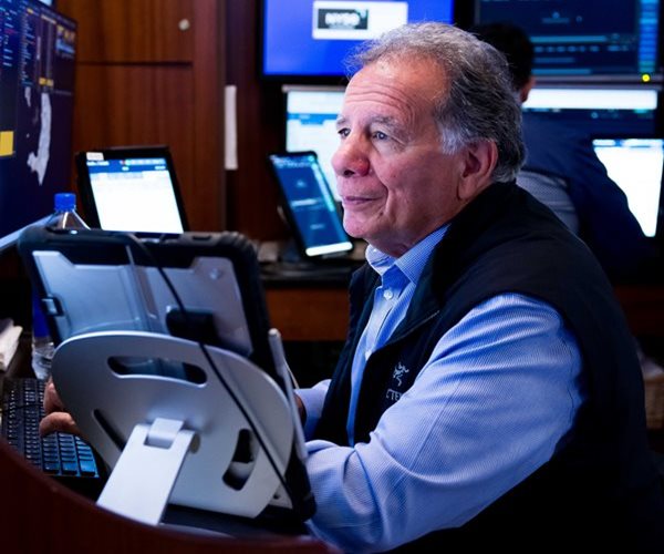 Nasdaq, S&P 500 End Lower as Investors Sell Tech