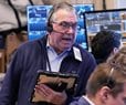 Wall Street Closes Flat in Heavy Earnings Week