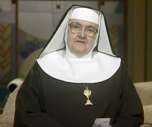 Mother Angelica, Pioneering Catholic Broadcaster, Dies at 92