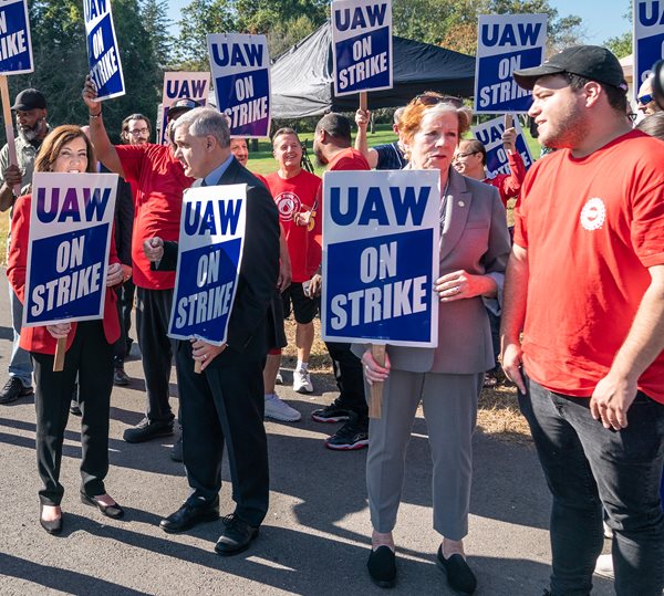 GM Makes 6th Counteroffer to UAW in Strike Talks