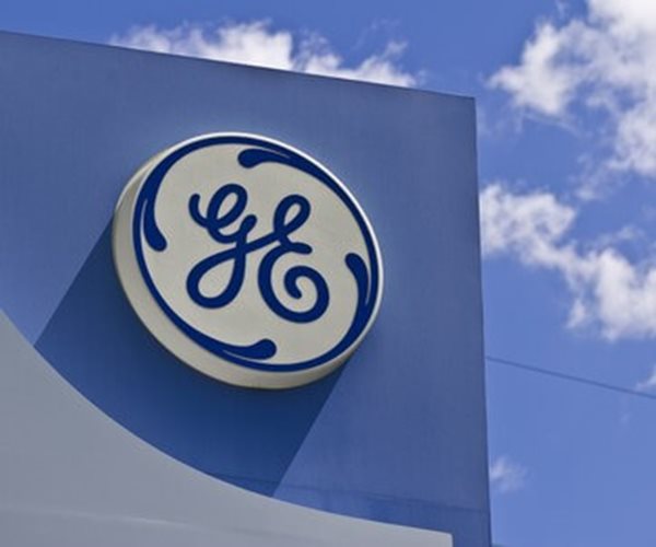 GE Cuts Free Cash Flow Forecast by $1 Billion