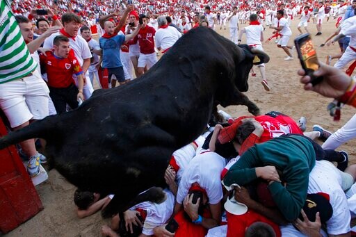 4 Injured in a New Fast Race with Bulls in Pamplona Festival