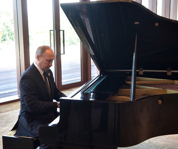 Vladimir Putin's Piano Performance Caught on Camera