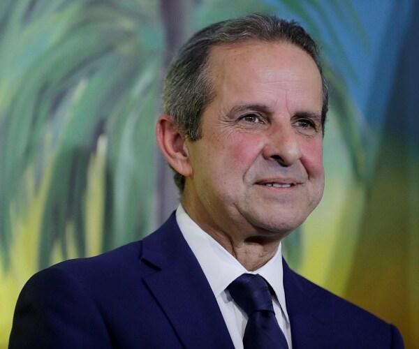 manny diaz speaks at event