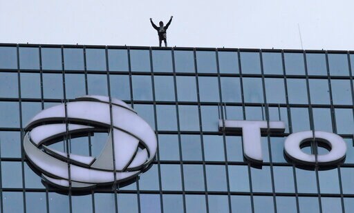 Lawyers on Strike Too, as French Pension Resistance Rages on