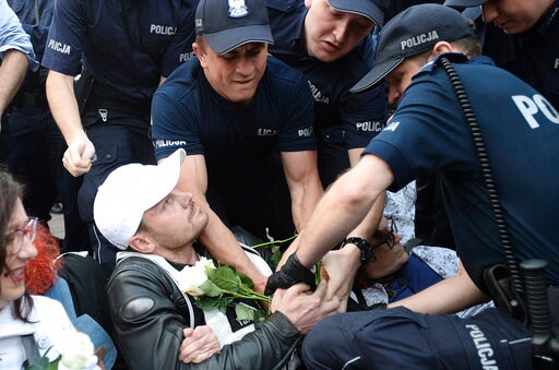 Polish Police Charge Solidarity Activist, Other Protesters