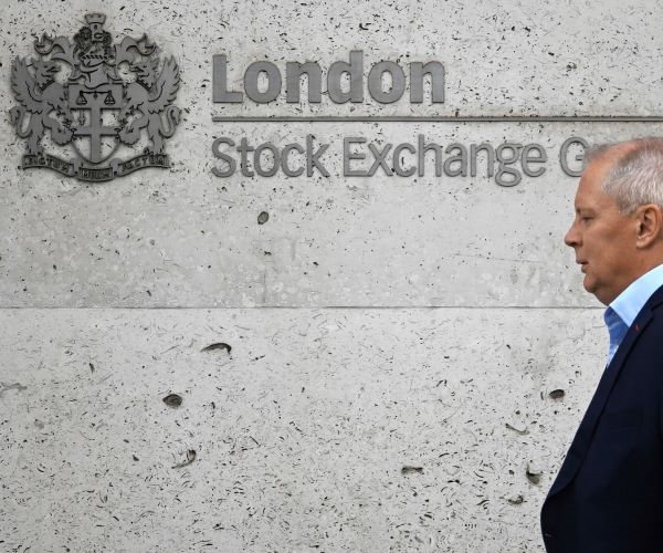 Global Stocks Mixed Ahead of Jobs Update