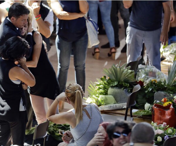 Italy Grieves as State Funeral Is Held for Quake Victims