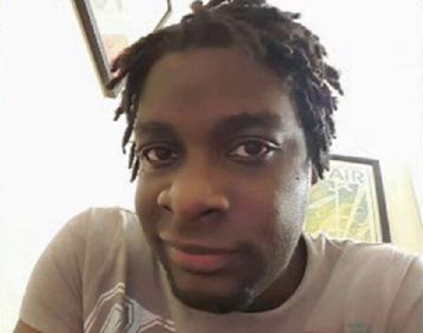 D'Arcee Neal Crawls Off United Flight to Get to the Restroom