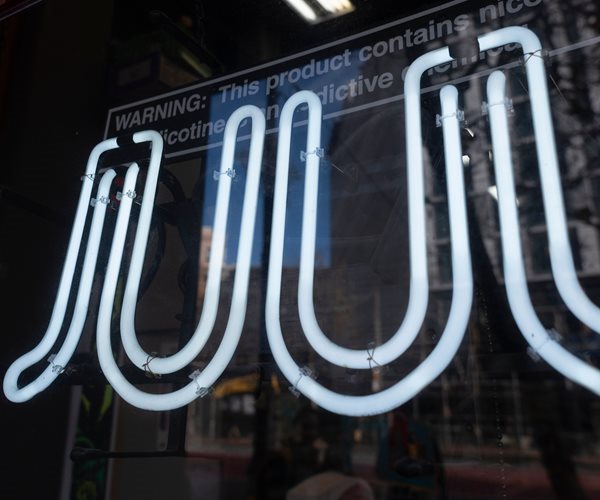 Juul to Lay Off 400 People