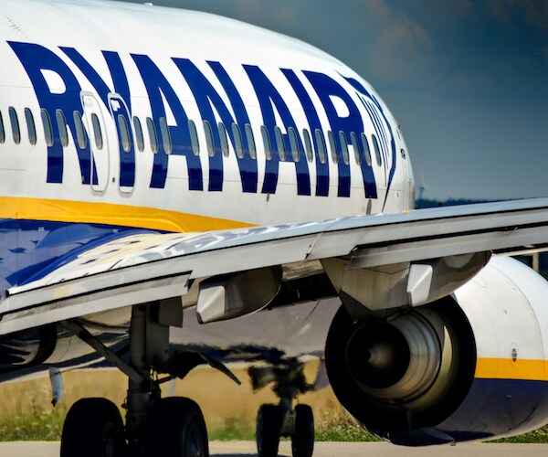 ryanair airplane