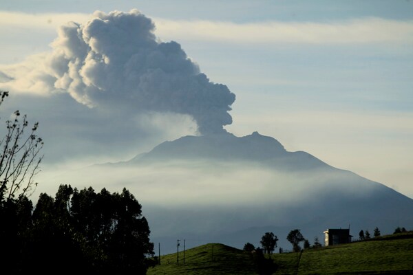 Calbuco Volcano Has Erupted Again for Third Time in a Week