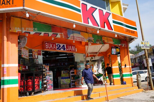 Malaysian Convenience Store Owners Charged over 'Allah' Socks That Angered Muslims