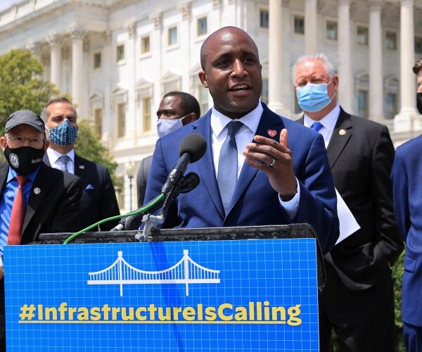 KC Mayor Says Officials Considering  Vax 'Compulsion' For City Workers