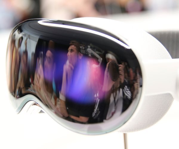 Apple Scales Back Vision Pro Production Plans