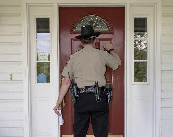WH Considers Expanding Limits on 'No-Knock' Warrants