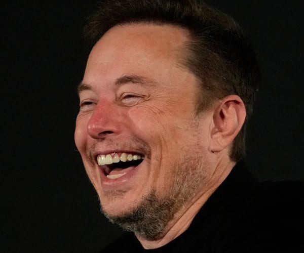 Elon Musk Nears $800B Net Worth After xAI Funding