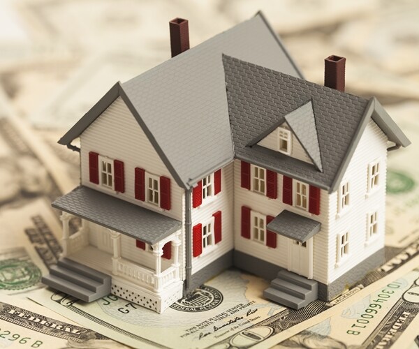 Investors Eye Real Estate Debt Funds Despite Leverage Risk