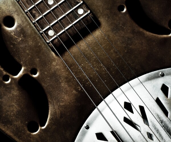 a resonator guitar similar to the one played by oliver anthony(