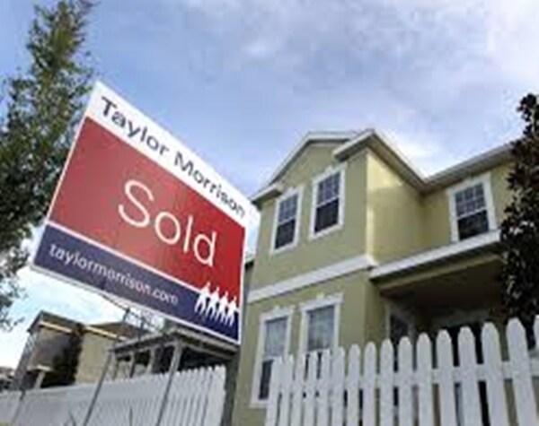 Americans Buy Existing Homes at Fastest Pace in a Decade
