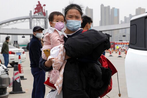 Chinese Struggle to Return to Work as Virus Controls Ease