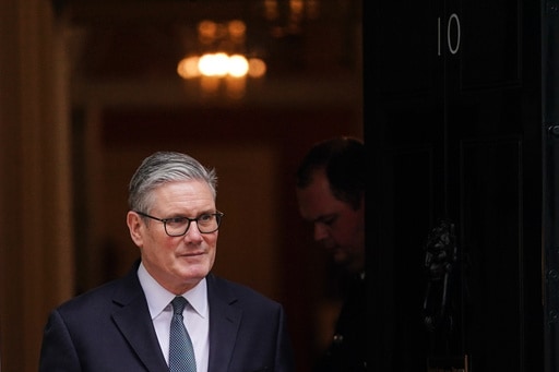 UK's Starmer Heads to China Seeking a Thaw in Relations but Risking a Rift with Trump