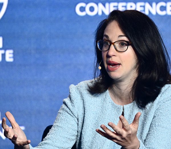 Bridgewater Co-CIO: US Stocks 'Good' to Hold Now