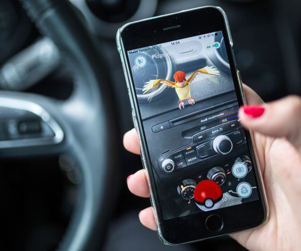 'Pokemon Go': Driving a No-Go While Playing After Update