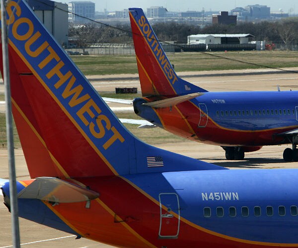 Hundreds Mourn New Mexico Woman Killed in Southwest Flight