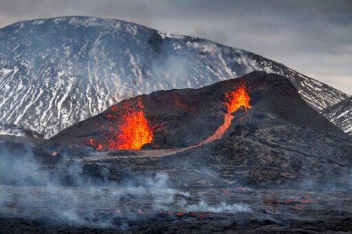 Hikers Scramble as New Fissure Opens up at Icelandic Volcano