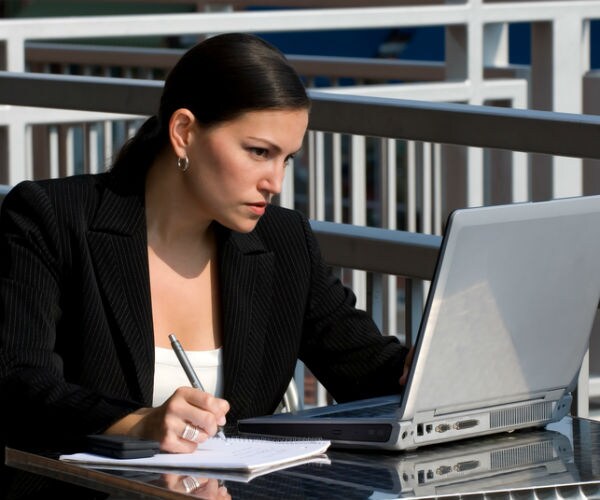 Blue Computer Light Accelerates Blindness, Optical Chemistry Study Shows