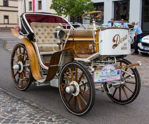 early dora electric car 