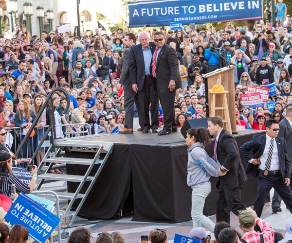 Bernie Sanders Protesters Set Off Secret Service Swoop in Oakland