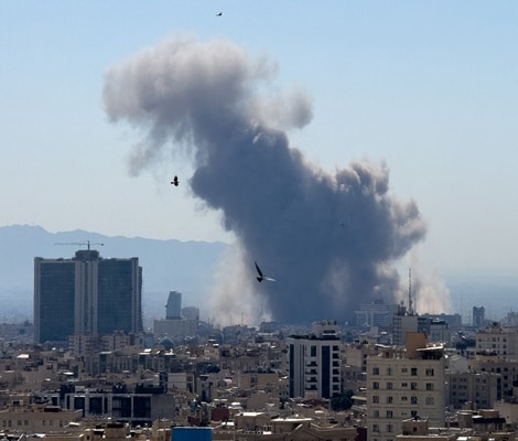 Trump: 'Ahead of Schedule' as US, Israel Launch New Wave of Iran Strikes