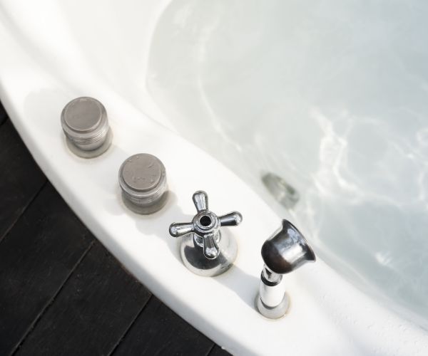 Texas Girl Electrocuted by Cellphone in Bathtub