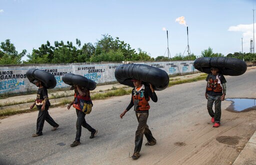 Fishermen Live in Stain of Venezuela's Broken Oil Industry