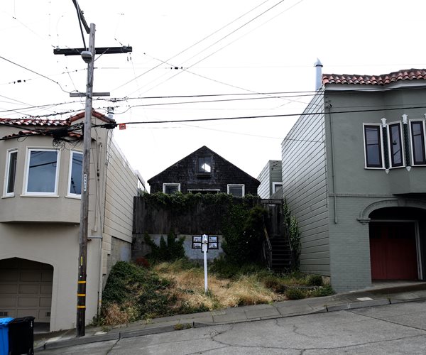 Apple Pledges $2.5B to Fight California Housing Crisis