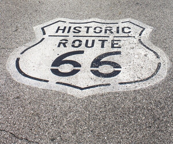 390-Mile Blind Date Road Trip Promotes Illinois Tourism