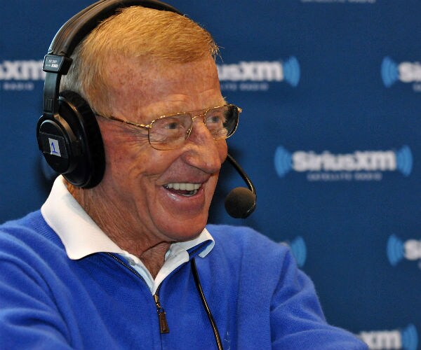 Holtz to NFL Players: Choose to Stand or Choose to Sit Out the Game