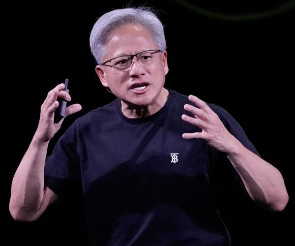 Nvidia's Huang Meets Trump Before Leaving for China