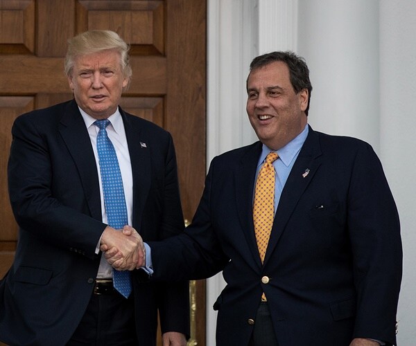 donald trump and chris christie shake hands