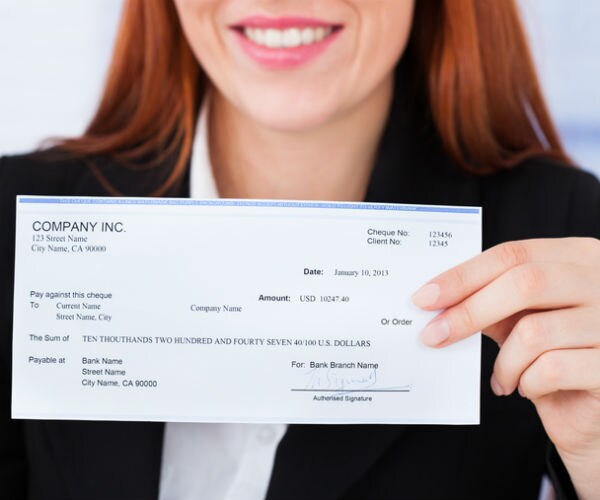 Women Pocket Raises at Faster Clip Than Men in Tight Job Market